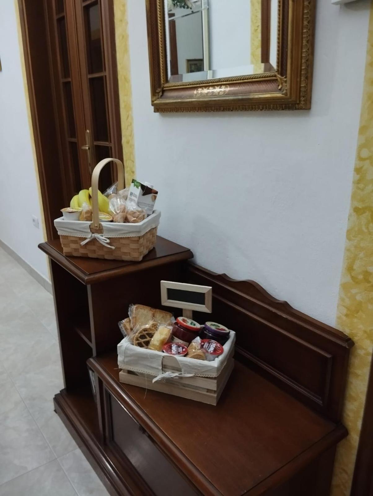 The Family House Hotell Livorno Exteriör bild