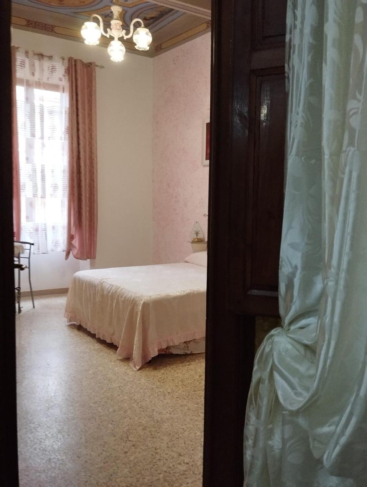 The Family House Hotell Livorno Exteriör bild