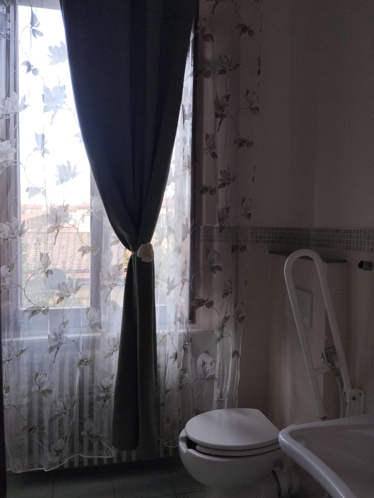 The Family House Hotell Livorno Exteriör bild